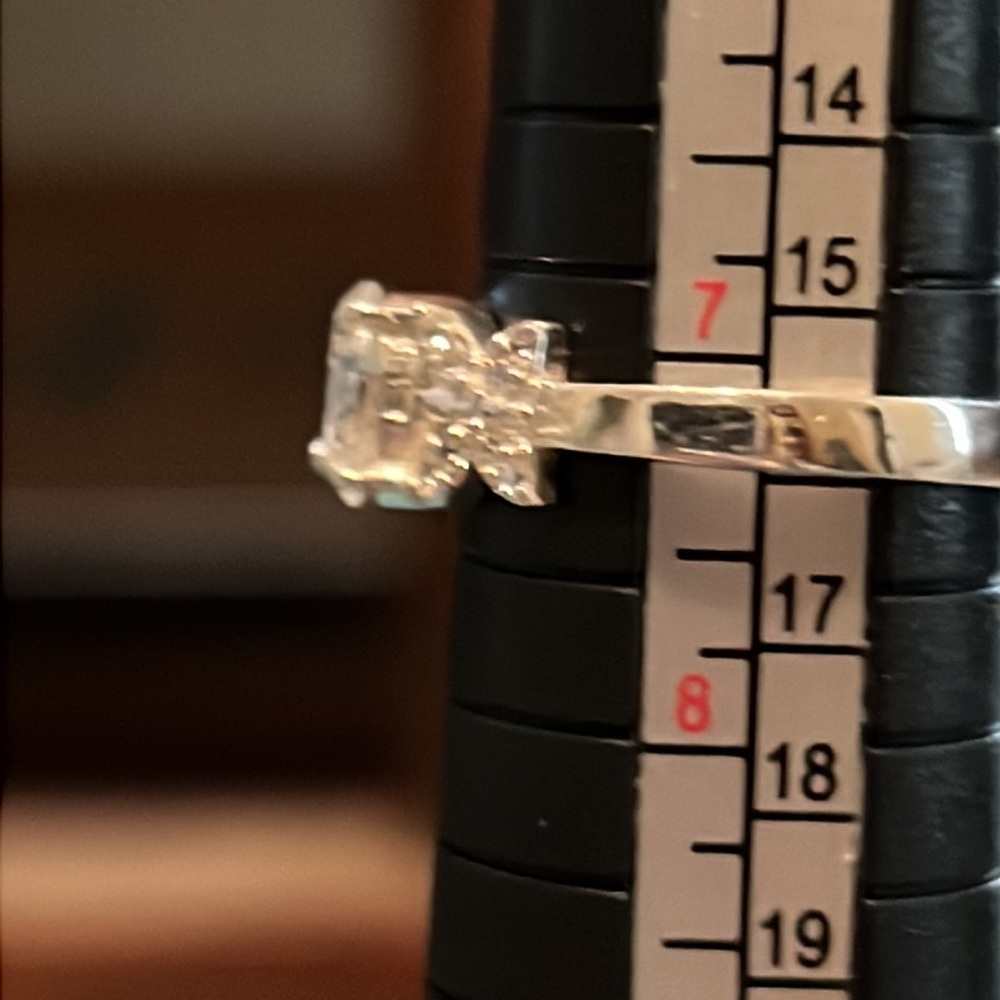 1ct moissanite ring. - Picture 6 of 7